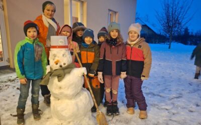 Schneemann im Schulhof
